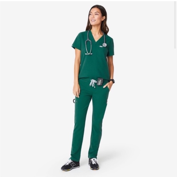 Hunter green fig Scrub Set Catarina top and Livingston pants limited edition - Picture 1 of 13